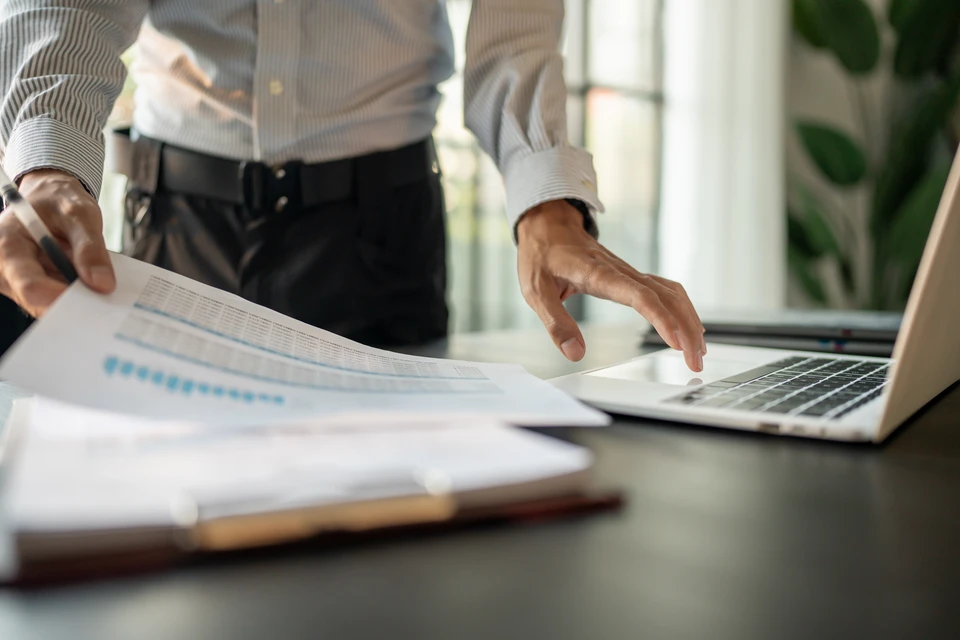 Travailler &agrave; travers l'ordre du jour de la r&eacute;union comme des professionnels